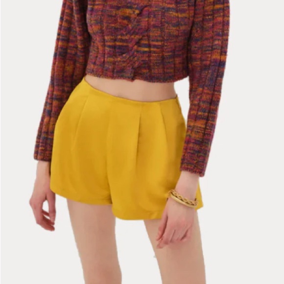 NWT For Love And Lemons “Drew” Yellow Satin Short Shorts Size Large - Picture 1 of 9